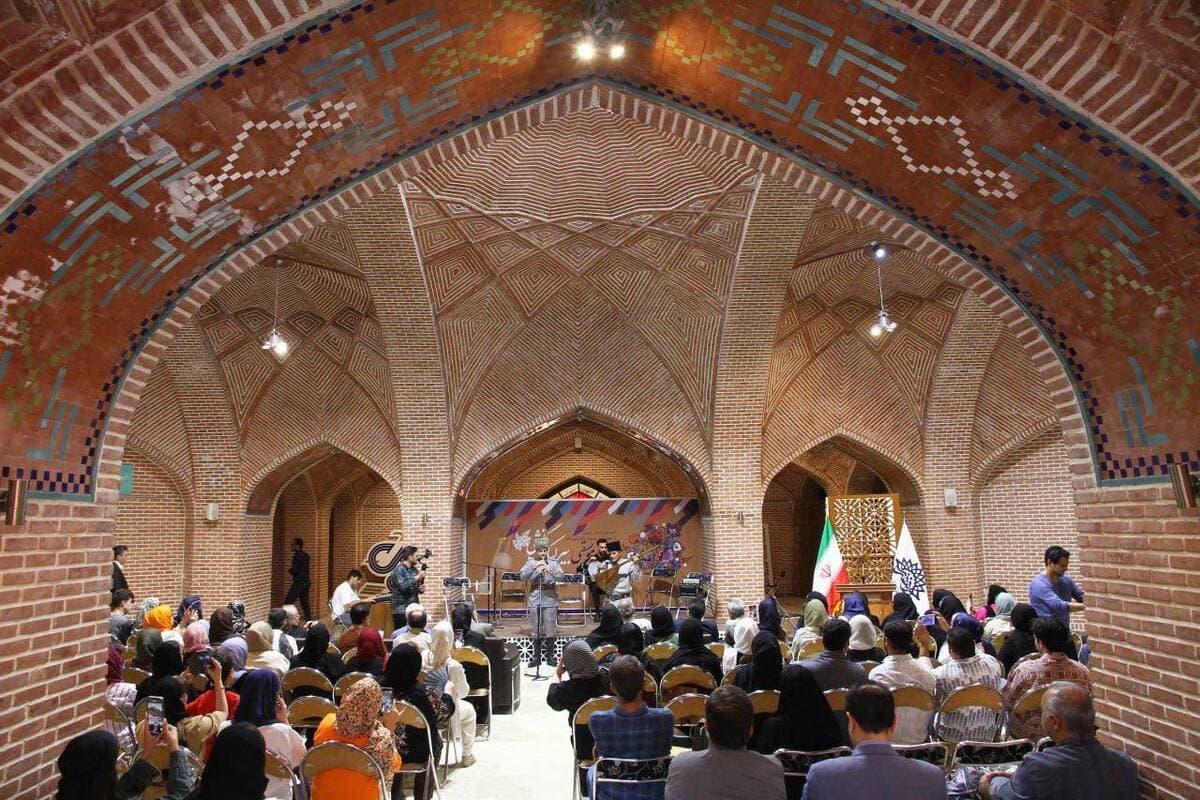 «بیرلیک گونشی» محفل شعر و موسیقی در اردبیل برگزار شد