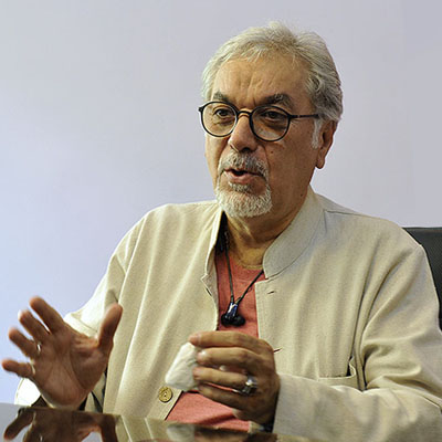 دانستن نقاشی و گرافیک به نگاه من در عکاسی کمک زیادی کرد